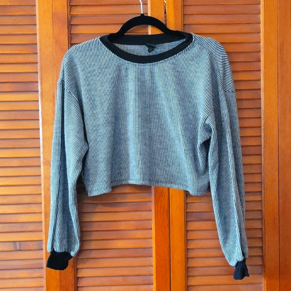 Extra small Wild Fable black & white striped cropped long sleeve shirt.